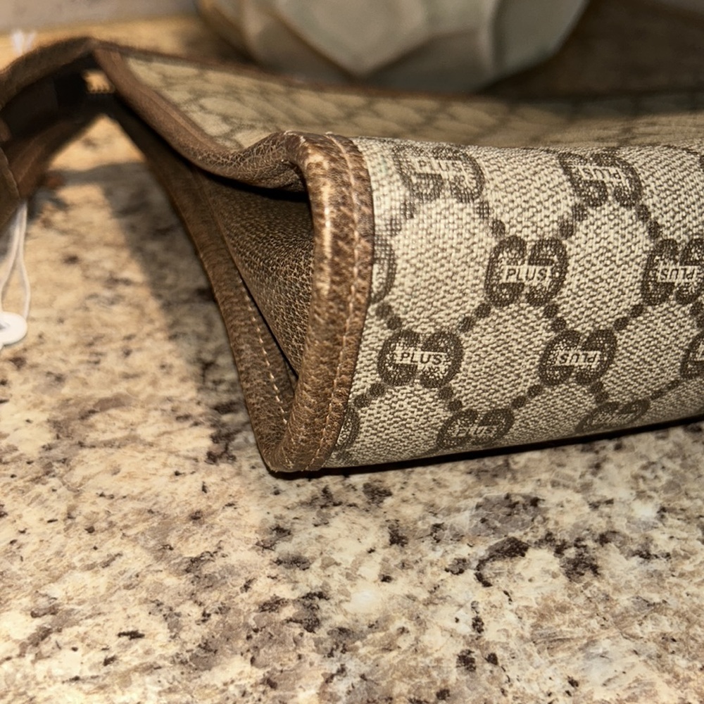 VINTAGE Gucci Plus Clutch - Picture 6 of 9